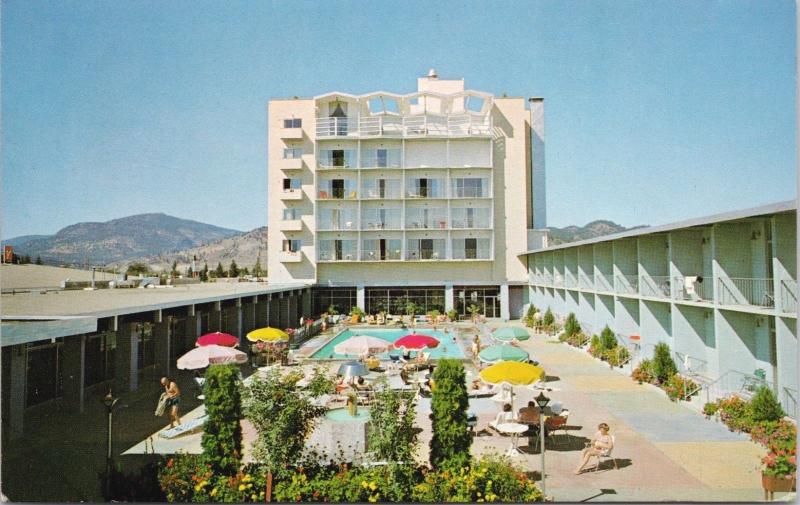 Capri Motor Hotel Kelowna BC Pool Unused Vintage Postcard E31