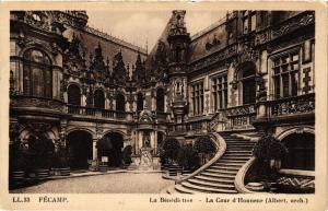 CPA FÉCAMP-La Benedictine La Cour d'Honneur (347657)