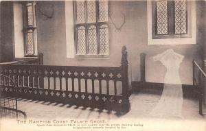 B85733 the hampton court palace ghost  london uk