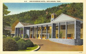GATLINBURG, TN Tennessee  NEW RIVERSIDE HOTEL  Roadside   c1940's Linen Postcard