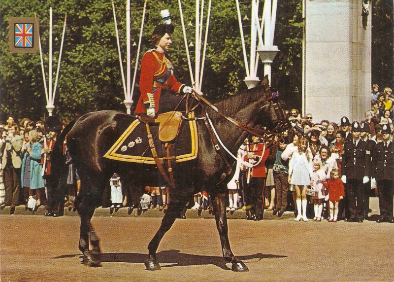 Her Majesty Elizabeth II. On horse Nice modern English PC. Cont. size