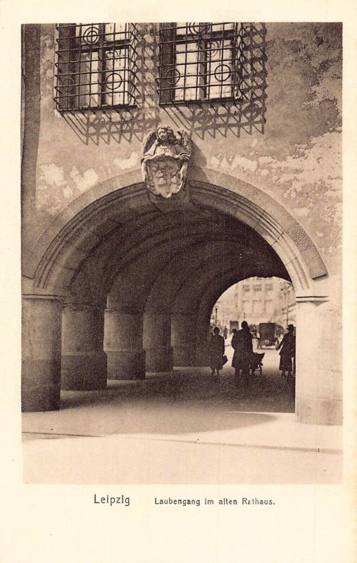 L166 Germany Leipzig Laubengang Old Town Hall vintage postcard