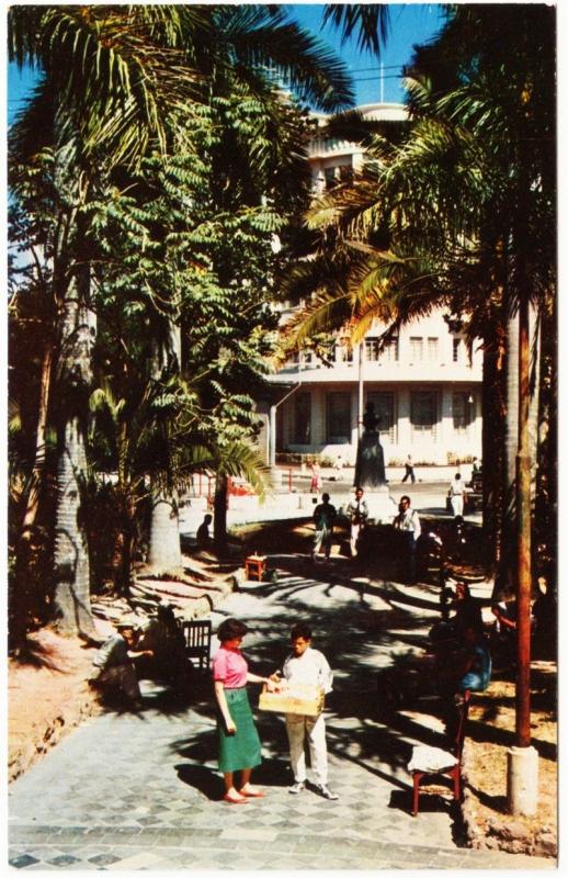 El Salvador San Salvador Parque Libertad & El Cafe Building 1950s-1960s Postcard