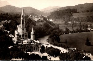 France Lourdes La Basilique et le gave de Pau