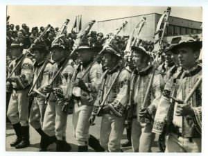 492922 Czechoslovakia 1974 Slovakia parade of national clothes photo poster 