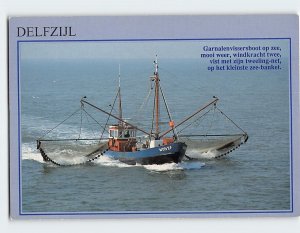 M-175627 Garnalenvissersboot op zee Delfzijl Netherlands