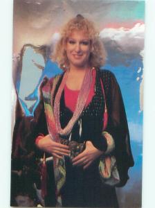 1981 FAMOUS SINGER AND ACTRESS BETTE MIDLER AC6460@