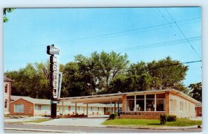 JACKSONVILLE, IL Illinois~ Roadside CRAIN'S MOTEL c1950s Morgan County Postcard