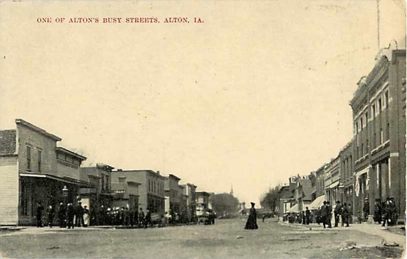 One of Alton's Busy Streets Alton Iowa, IA Divided Back PC