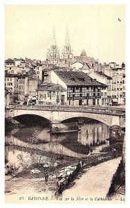 France  Bayonne Vue sur la Nive et la Cathedrale