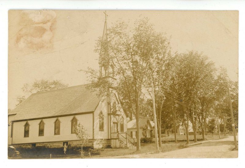 VT - Moretown. Catholic Church circa 1909   RPPC   (creases)