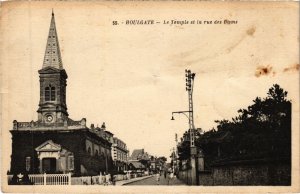 CPA HOULGATE Le Temple et la Rue des Bains (1258311)