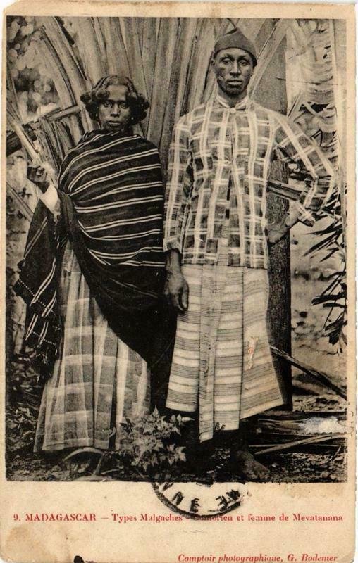 CPA AK Types Malgaches. Comorien et femme de Mevatanana. MADAGASCAR (626141)