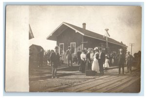 1909 Candid Train Station Depot Passengers Custar Ohio OH RPPC Photo Postcard 