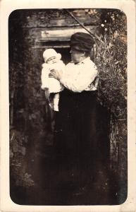 BR74375 woman with  child baby enfant real photo   uk