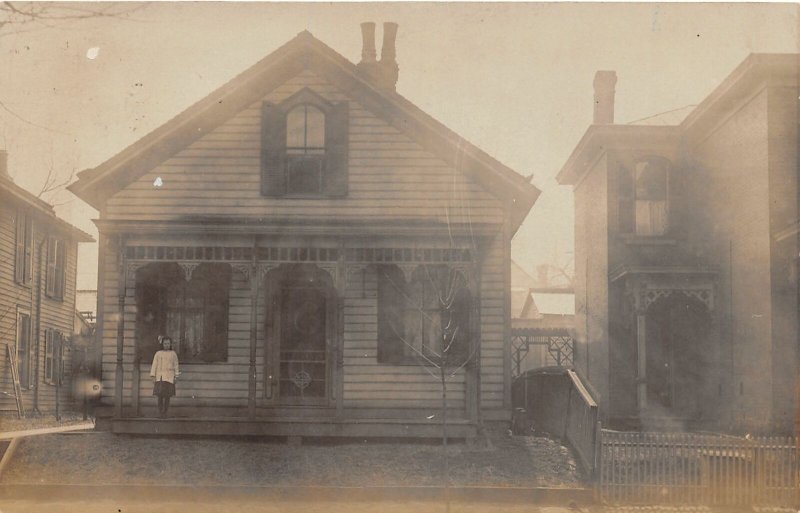 G22/ Wellsville Ohio RPPC Postcard 1909 Home Residence Child