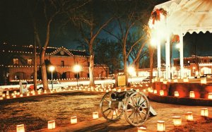 Albuquerque New Mexico, Christmas Luminarios Old Town Plaza, Vintage Postcard