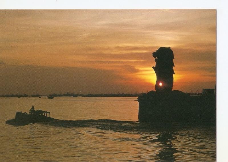 Postal 033176 : SingaporeS Merlion greets the morning sun