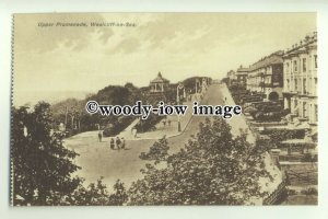 tp9461 - Essex - Walking up the Upper Promenade, at Westcliff-on-Sea - Postcard