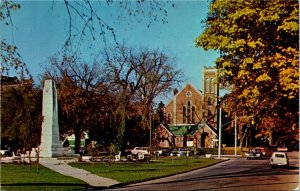 Postcard ON Brampton Cenotaph War Memorial & First Baptist Church 1960s K63