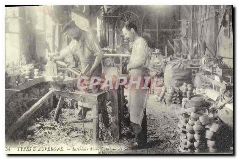 REPRO Types d'Auvergne Interieur d'une Fabrique de Sabot 