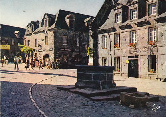 France Locronan La place et le puits