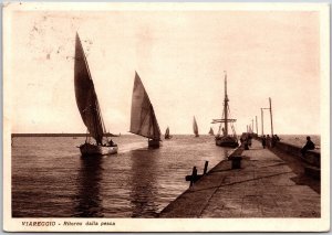 1910's VIAREGGIO - Ritorno dalla pesca Italy Sailboat Posted Postcard