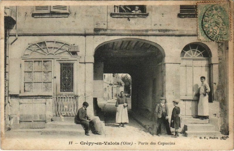 CPA CRÉPY-en-VALOIS - Porte des Capucins (130920)