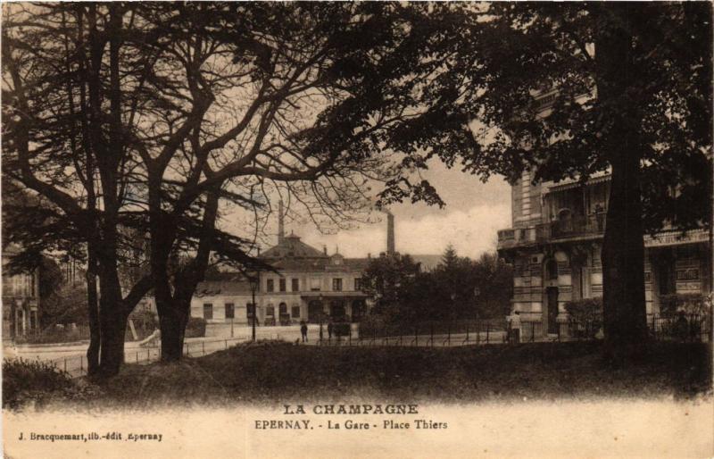 CPA La Campagne - ÉPERNAY - La Gare - Place Thiers (742514)