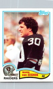 1982 Topps Football Card Mark Van Eeghen Oakland Raiders sk9038