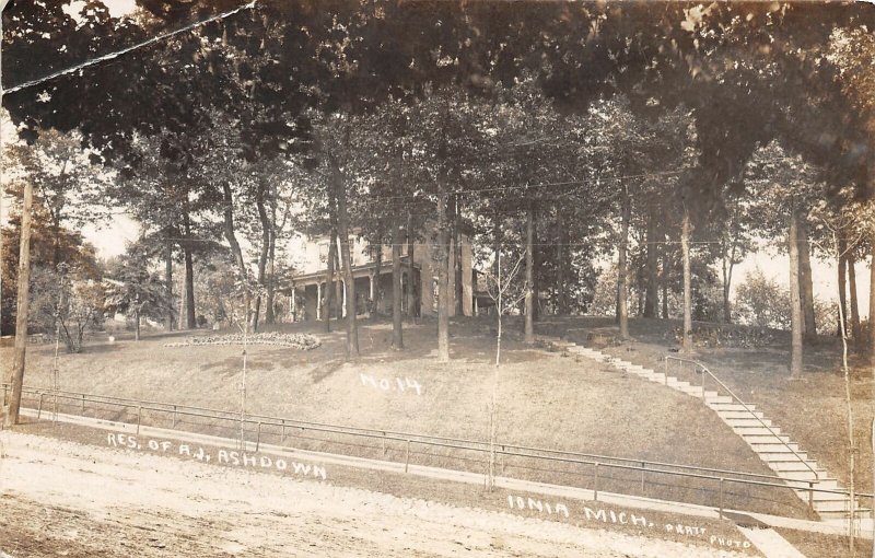 F52/ Ionia Michigan RPPC Postcard c1910 Residence of Ashdown