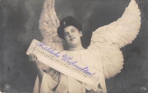 US2763 Frohliche Weihnahten Angel Holding Banner Merry Christmas fantasy