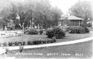 J48/ Britt Iowa RPPC Postcard c1940s Memorial Park Scene   214