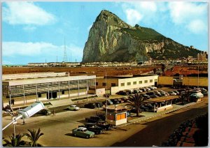 VINTAGE CONTINENTAL SIZED POSTCARD CARS PARKED AT GOVERNMENT HOUSE GIBRALTAR 60s