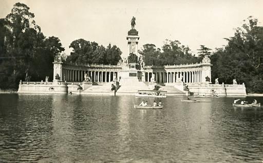 Spain - Madrid, Monument of Alphonso XII  *RPPC