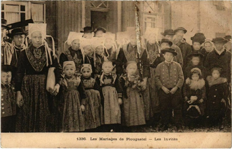 CPA Plougastel Daoulas- Les Mariages, Les Invites FRANCE (1026408)