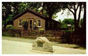 Postcard HOUSE SCENE Galesburg Illinois IL AT2644