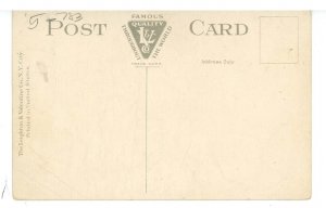 ME - Boothbay Harbor. Boothbay House  (crease)