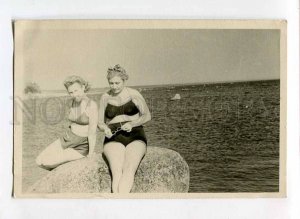 3076075 RUSSIA Women in Bathing suits Old REAL PHOTO