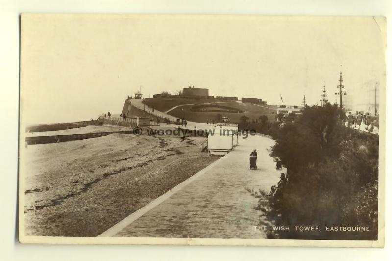 tp5327 - Sussex - The Wish Tower and Beach in  Eastbourne - postcard 