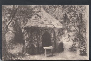 Gloucestershire Postcard -Berkeley,Dr Jenner's Hut in The Chantry Garden RS18933