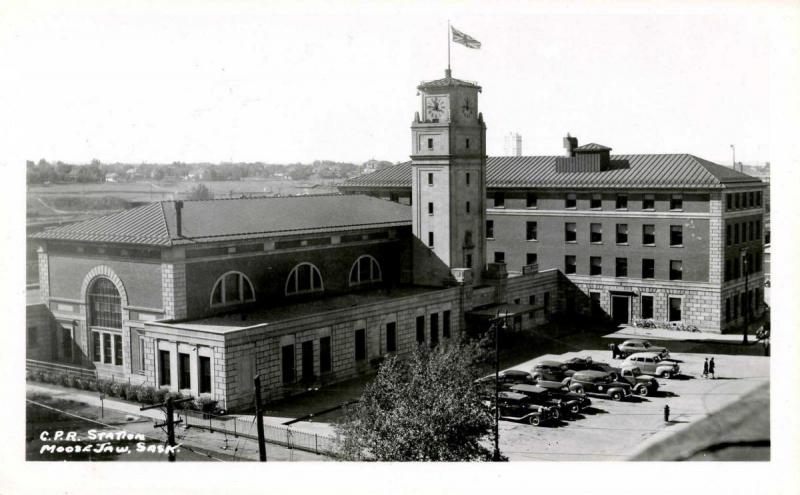 Canada - Saskatchewan, Moose Jaw. Canadian Pacific Railroad Depot    *RPPC