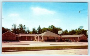 RICHMOND, Virginia VA ~ Roadside JEFFERSON DAVIS MOTEL c1950s Car  Postcard