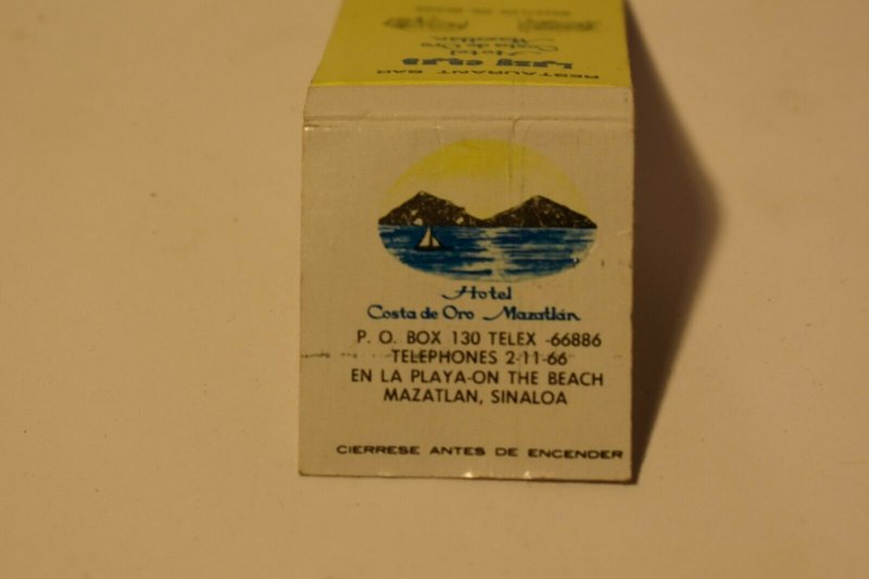 Lazy Crab Hotel Costa de Oro Mazatlan Mexico 20 Strike Matchbook Cover