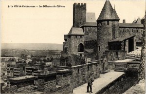 CPA Carcassonne Les Defenses du Chateau FRANCE (1012752)