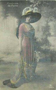 Costume de Paris fashion hat beauty parisian lady early postcard 