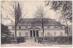 CASTELNAUDARY , Aude , France , 00-10s ; Le Palais de Justice et Square Gambetta