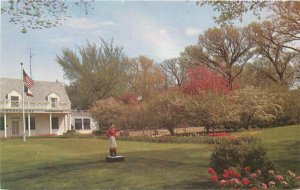 Iowa Des Moines Robinson Parnham Landscapers 1950s Advertising  Postcard 22-2753