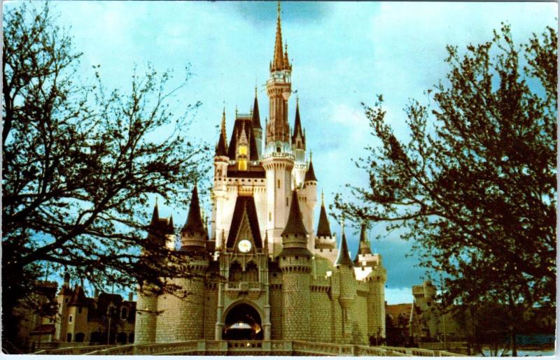 WALT DISNEY WORLD, FL  Florida  FANTASYLAND CINDERELLA  Castle  1976 Postcard