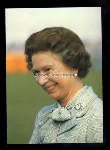 er559 - HM. Queen Elizabeth II, originally taken by Tim Graham - postcard